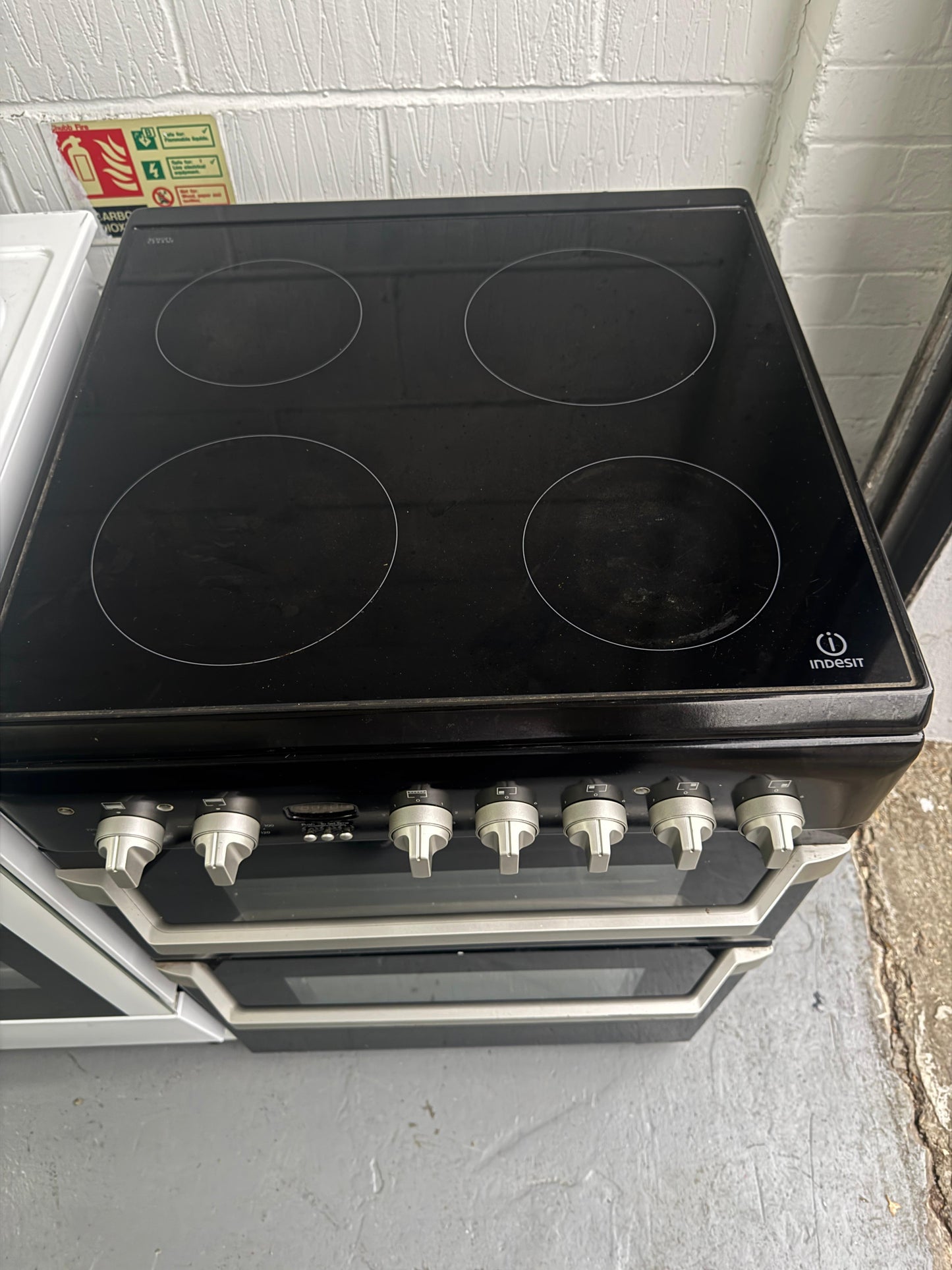 Refurbished Indesit Electric Double Cooker – Black | ID60C2K