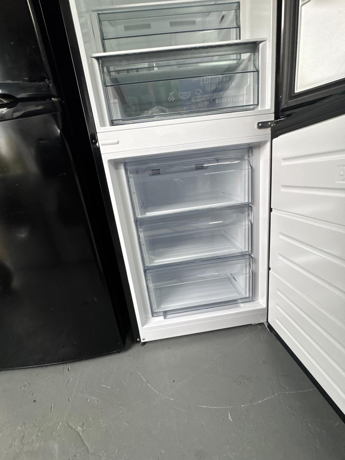 Refurbished Lamona 70/30 Frost Free Fridge Freezer – Black | FLM6308