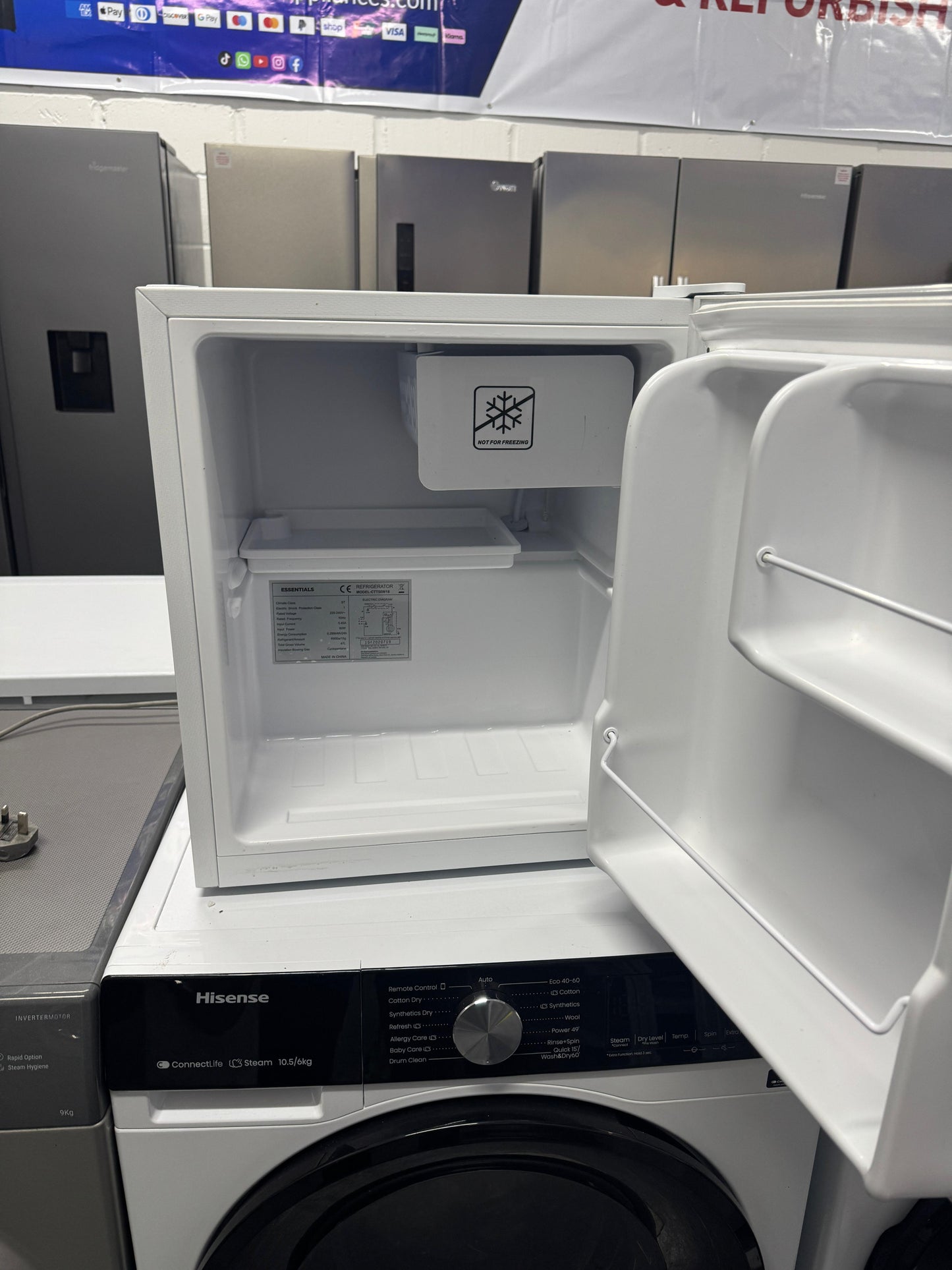 Refurbished Essentials 50 cm Under-Counter Fridge | CTT50W18