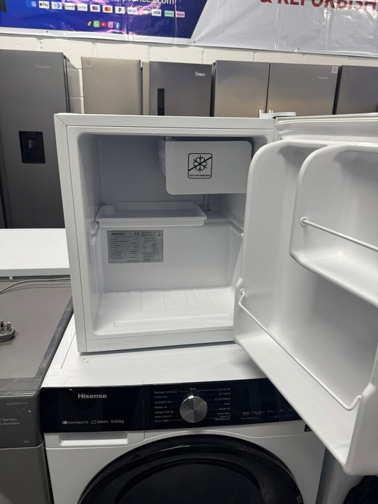 Refurbished Essentials 50 cm Under-Counter Fridge | CTT50W18