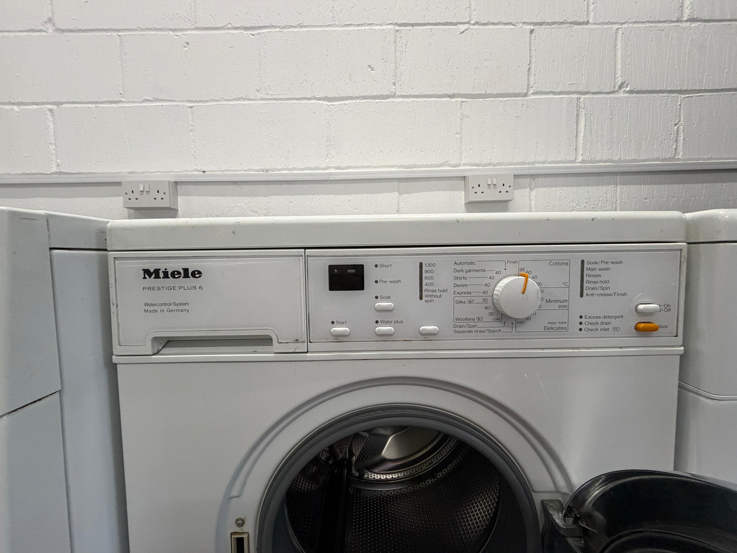 Refurbished Miele W562 Prestige Plus 6 6 kg 1600 rpm Washing Machine