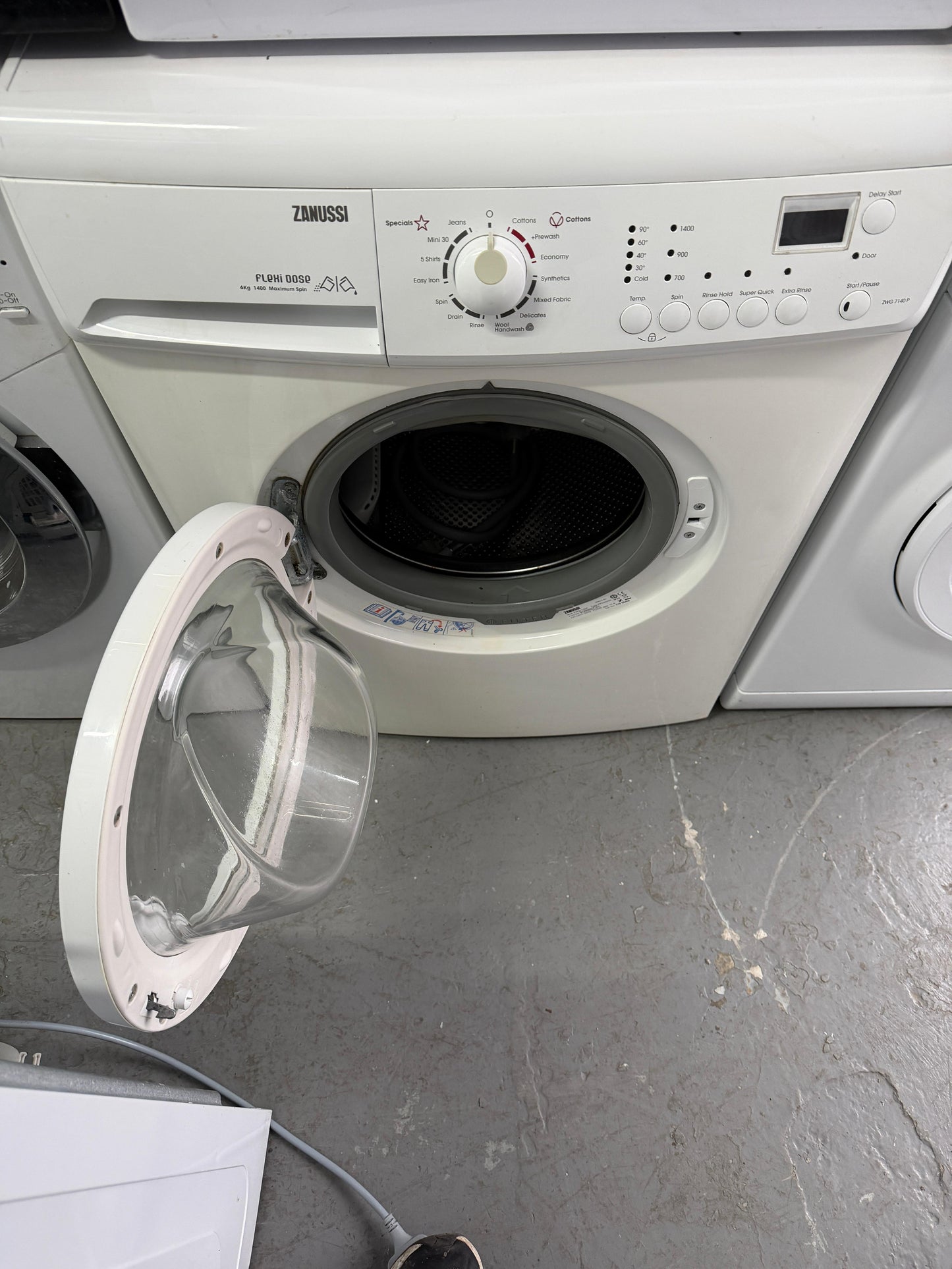 Refurbished Zanussi ZWG7140P 6 kg 1400 rpm Washing Machine |