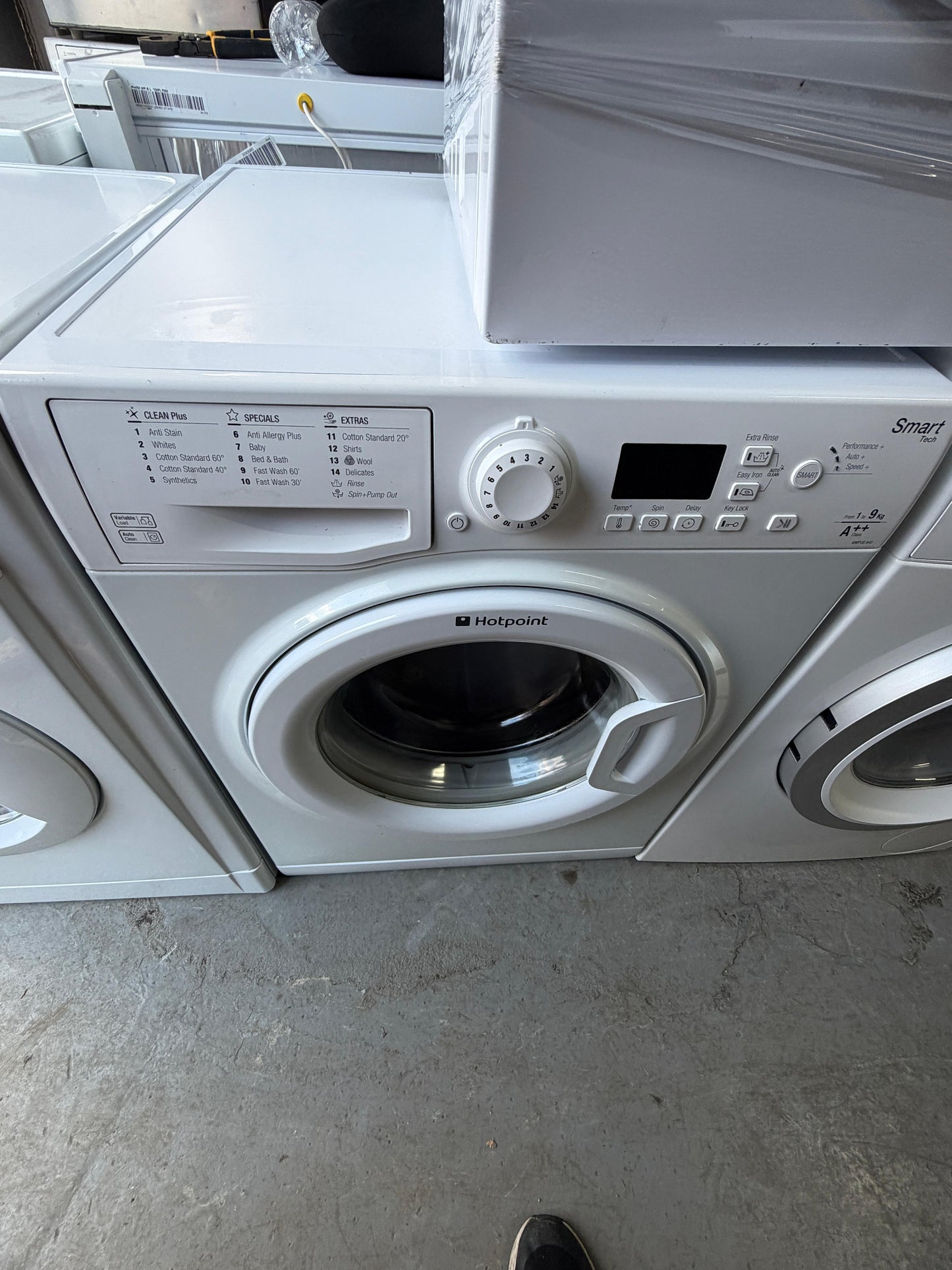 Refurbished Hotpoint WMFUG942 9kg Washing Machine