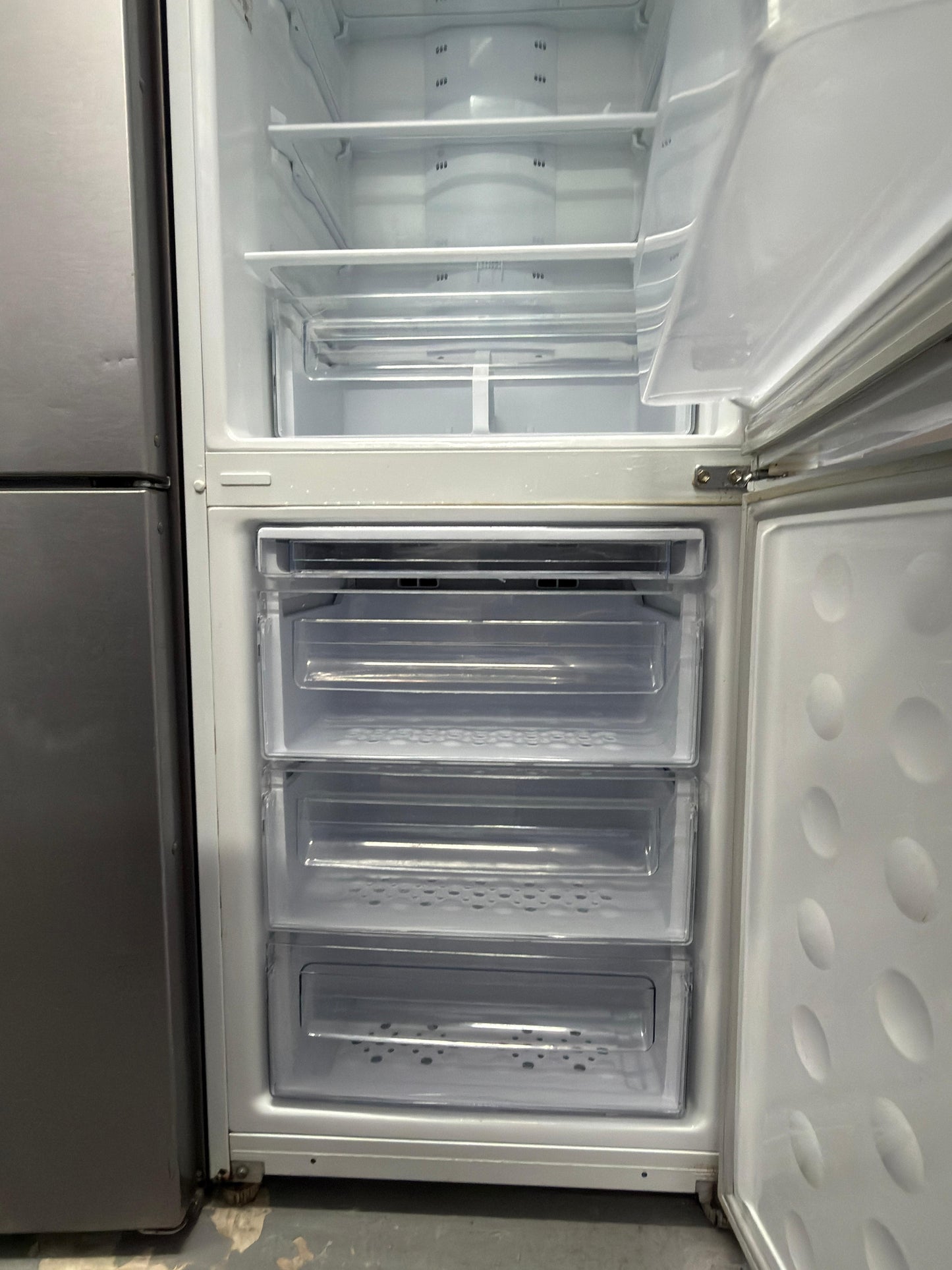 Refurbished Samsung RL38SBSW 301L Frost-Free Fridge Freezer – White