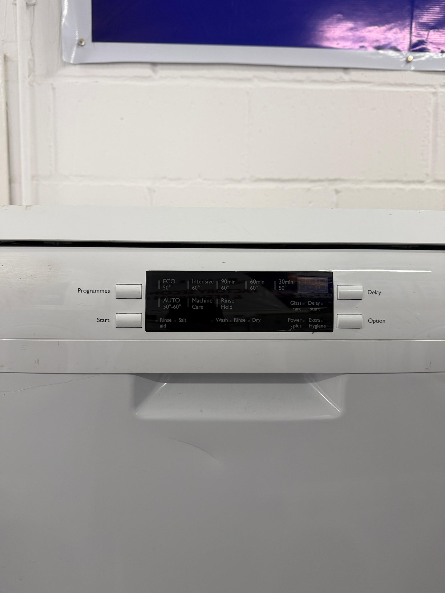 Refurbished Hisense HS661C60WUK Full-Size Dishwasher – White