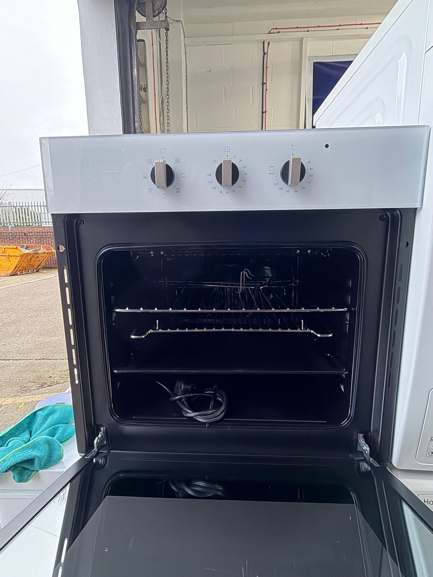 Refurbished Bush BIBFOWAX Built-In Single Electric Oven – White