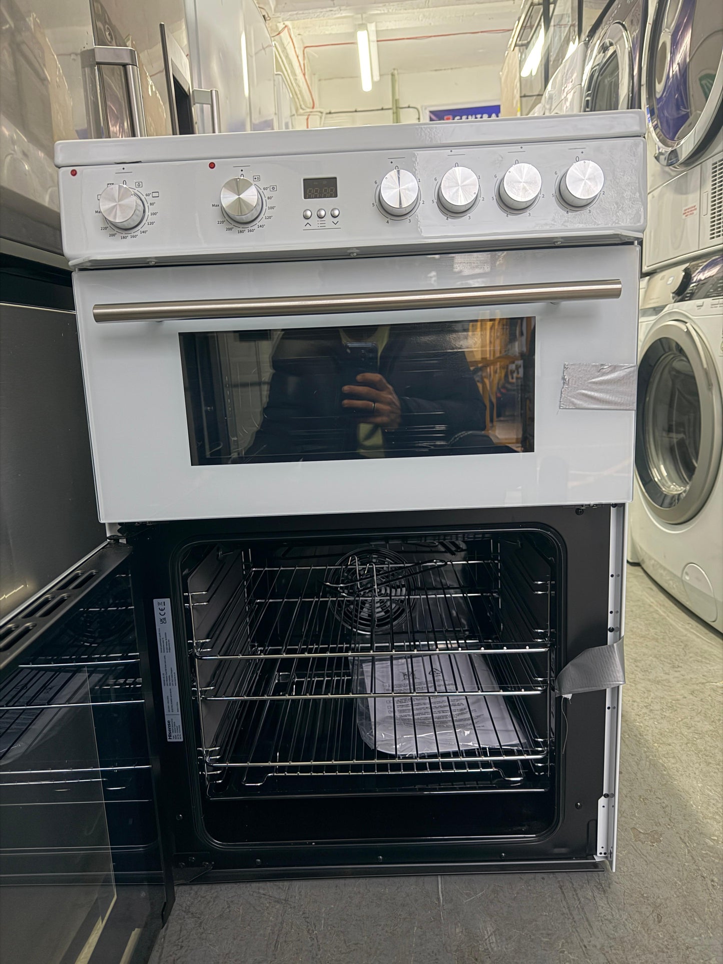 Hisense HDE3211BWUK 60cm Double Oven Electric Cooker – White – New Grade A