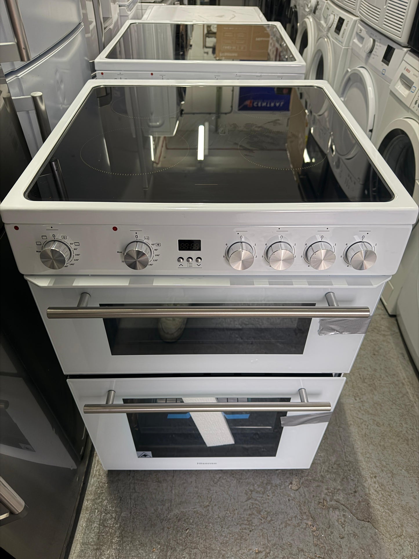 Hisense HDE3211BWUK 60cm Double Oven Electric Cooker – White – New Grade A