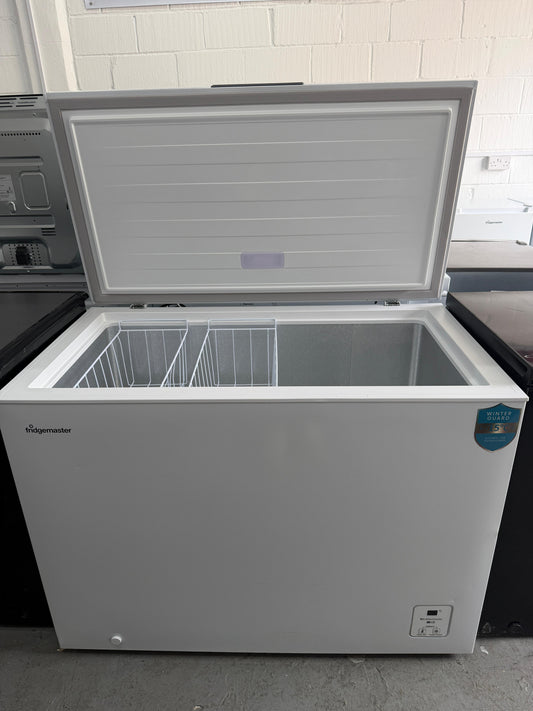 Fridgemaster MCF297E 297L Chest Freezer - White - Unused Grade A