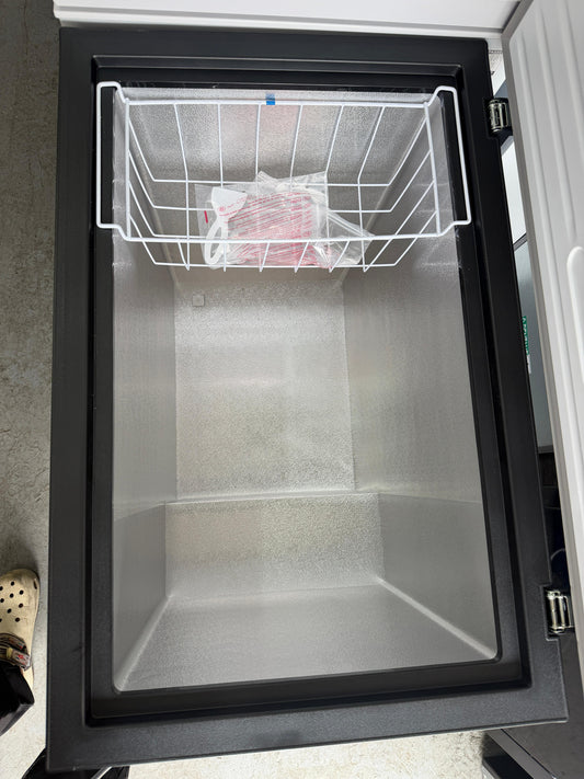 Willow W198CFB 199L Chest Freezer - Black - Unused Grade B