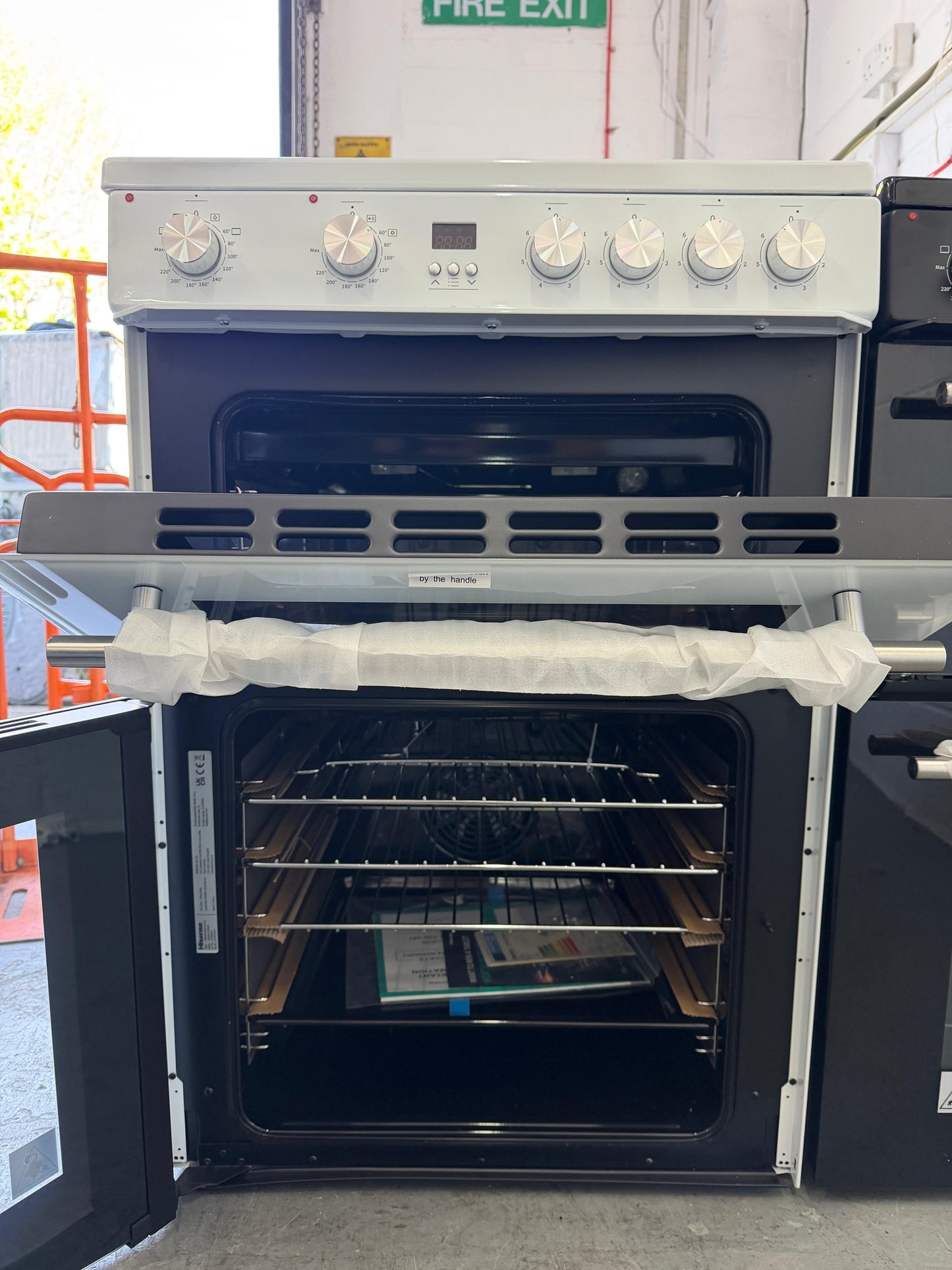 Hisense HDE3211BWUK 60cm Double Oven Electric Cooker with Ceramic Hob - White - Unused Grade A