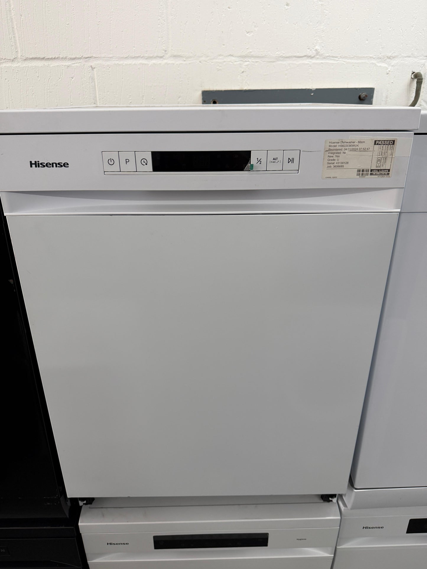 Hisense HS622E90WUK Full Size Freestanding Dishwasher - White - Unused Grade A