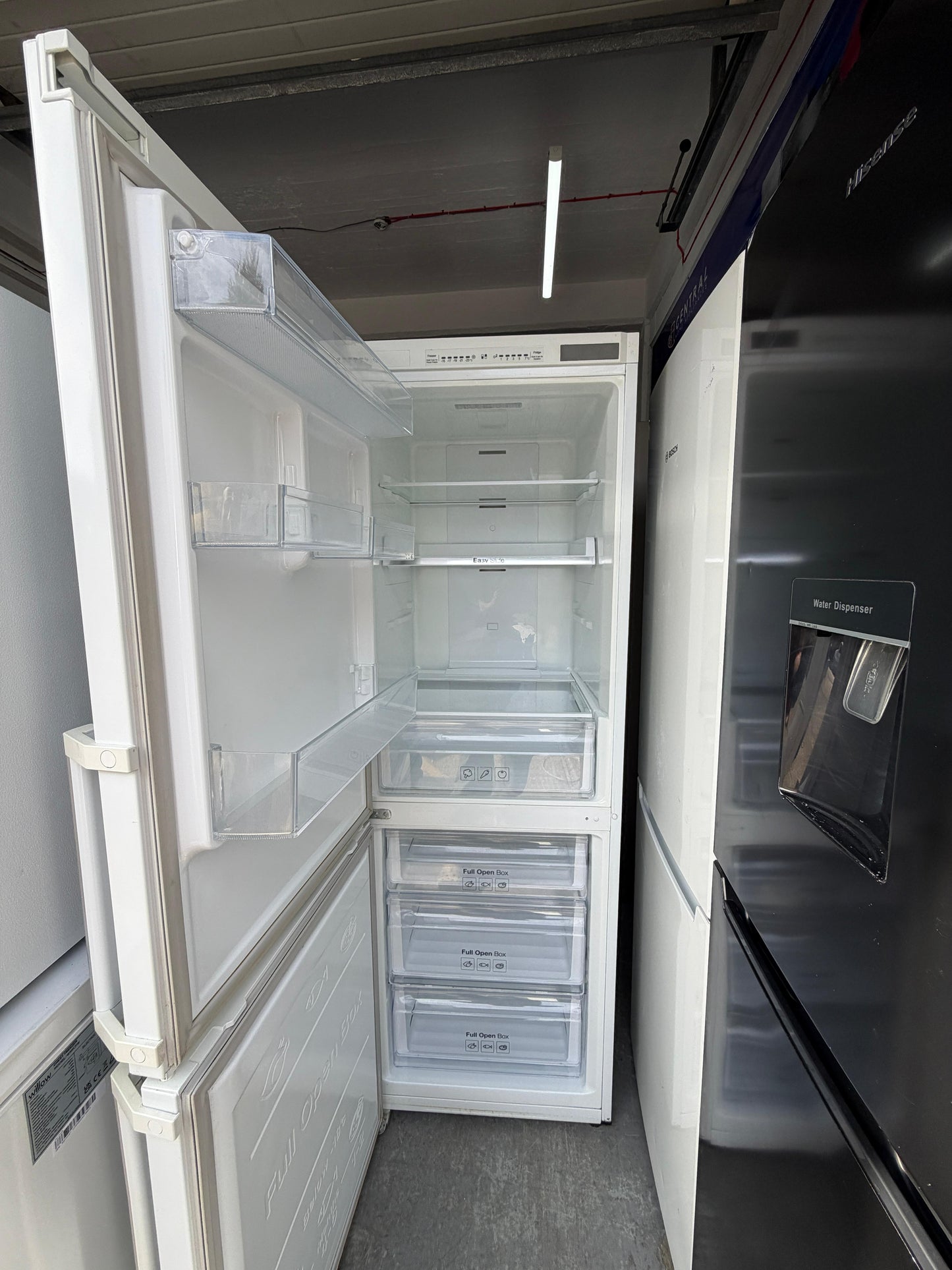Refurbished Samsung RB29FSJNDWW 290 L 60/40 Frost Free Fridge Freezer - White