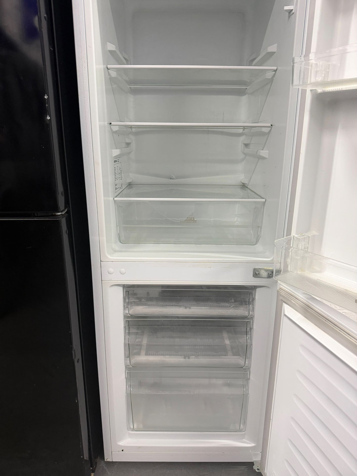Refurbished Essentials C50BW16 175 L 60/40 Fridge Freezer - White