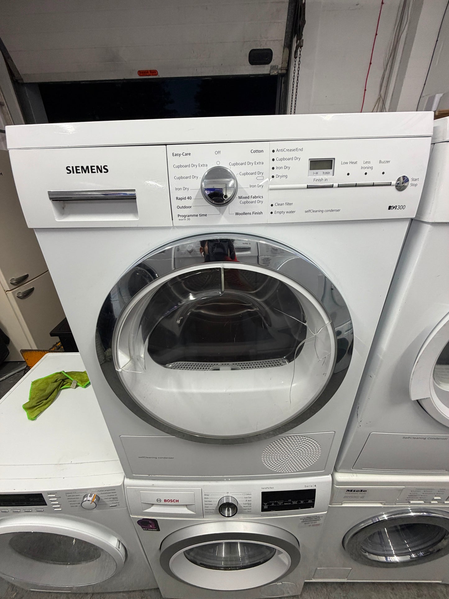 Refurbished Siemens WT46W381GB iQ300 7kg Heat Pump Tumble Dryer - White