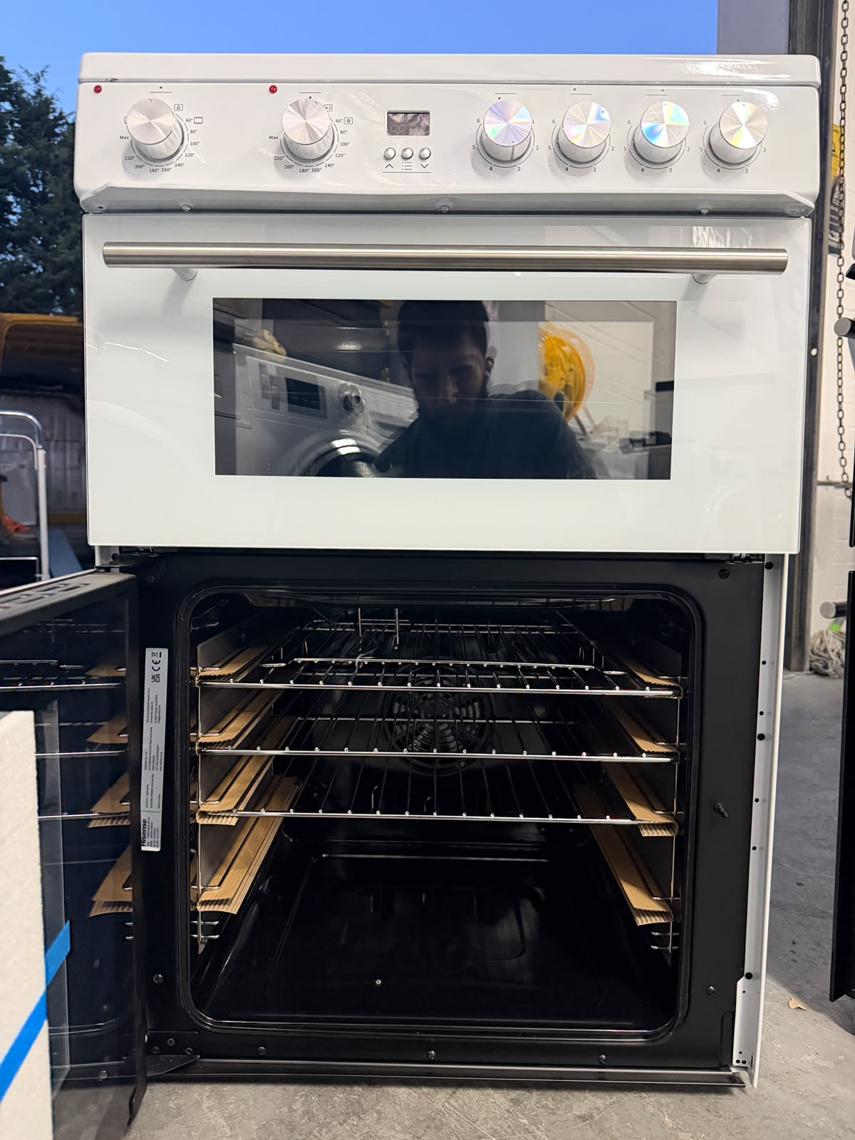 Hisense HDE3211BWUK 60cm Double Oven Electric Ceramic Cooker - New Grade B - White