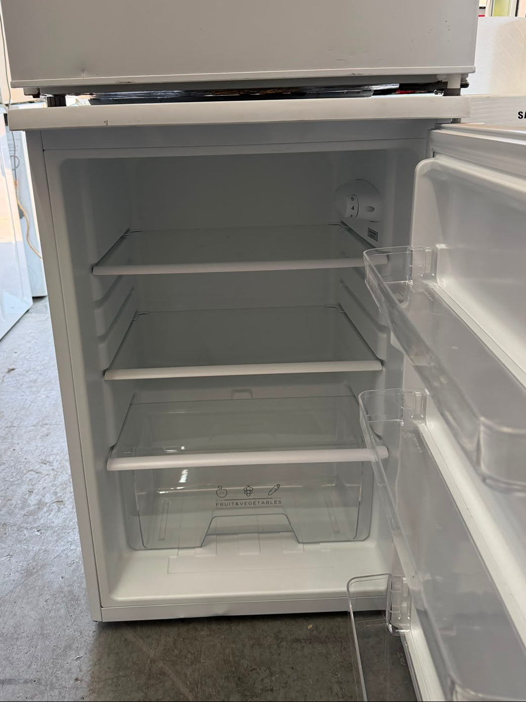 Refurbished Bush MEE5585UCL 131L Under Counter Larder Fridge – White