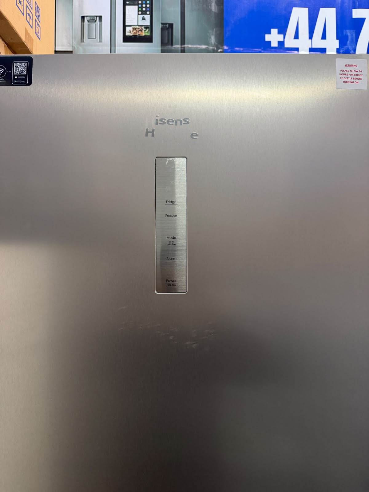 Hisense RB3K330SAIC 330L 60/40 Fridge Freezer - Silver - Unused Grade A