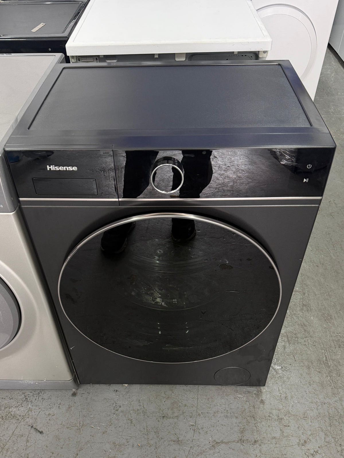 Refurbished Hisense WF5I9043BBFS 9kg 1400RPM Washing Machine – Black