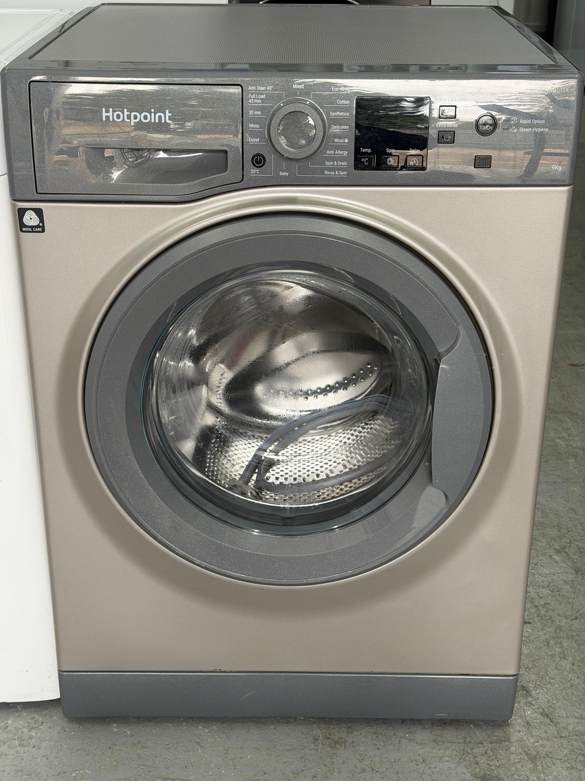 Refurbished Hotpoint NSWR946 9kg 1400rpm Washing Machine - Graphite
