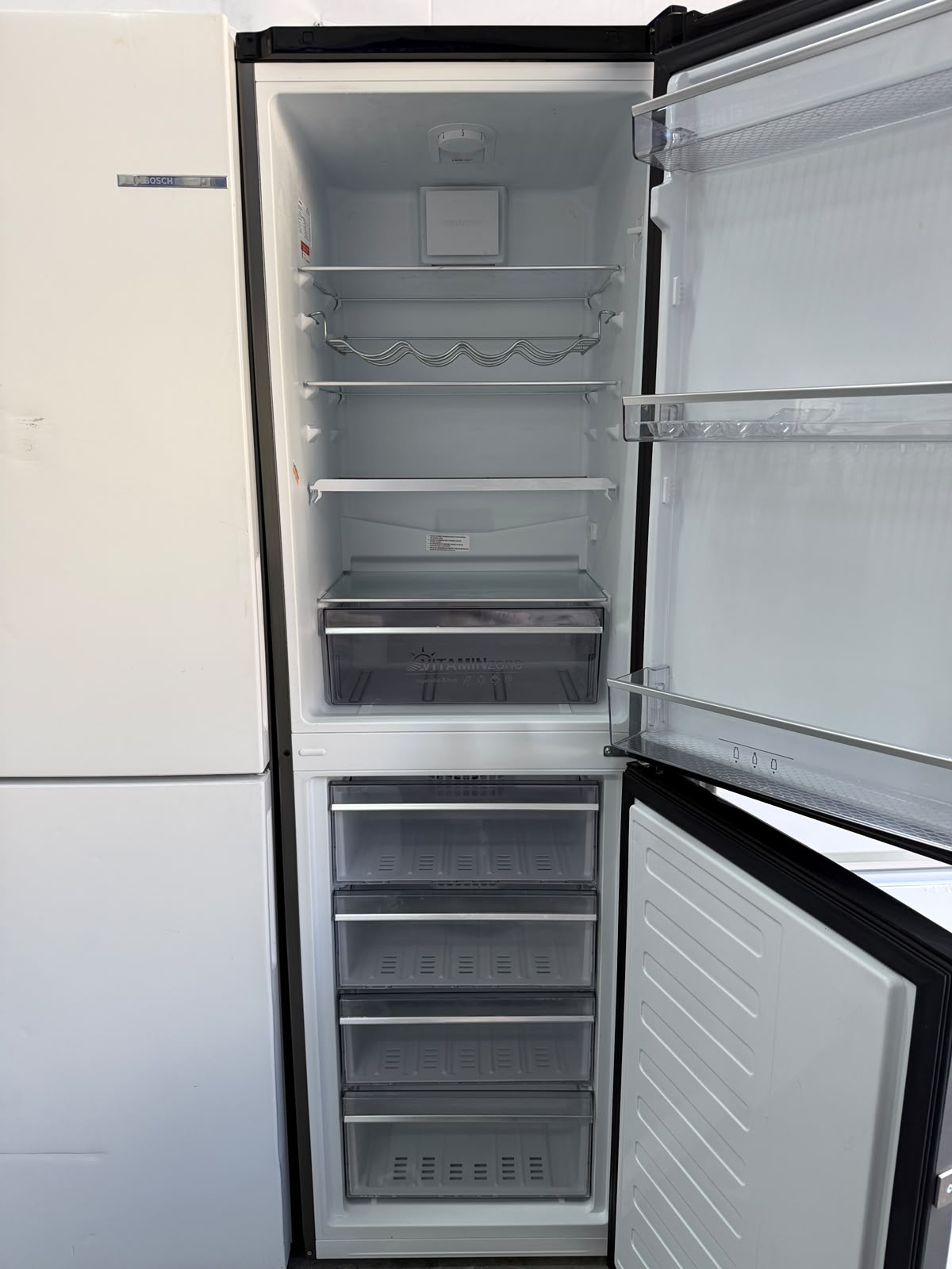 Refurbished Grundig GKN4582VPZ 270 L 50/50 No Frost Fridge Freezer – Black Steel