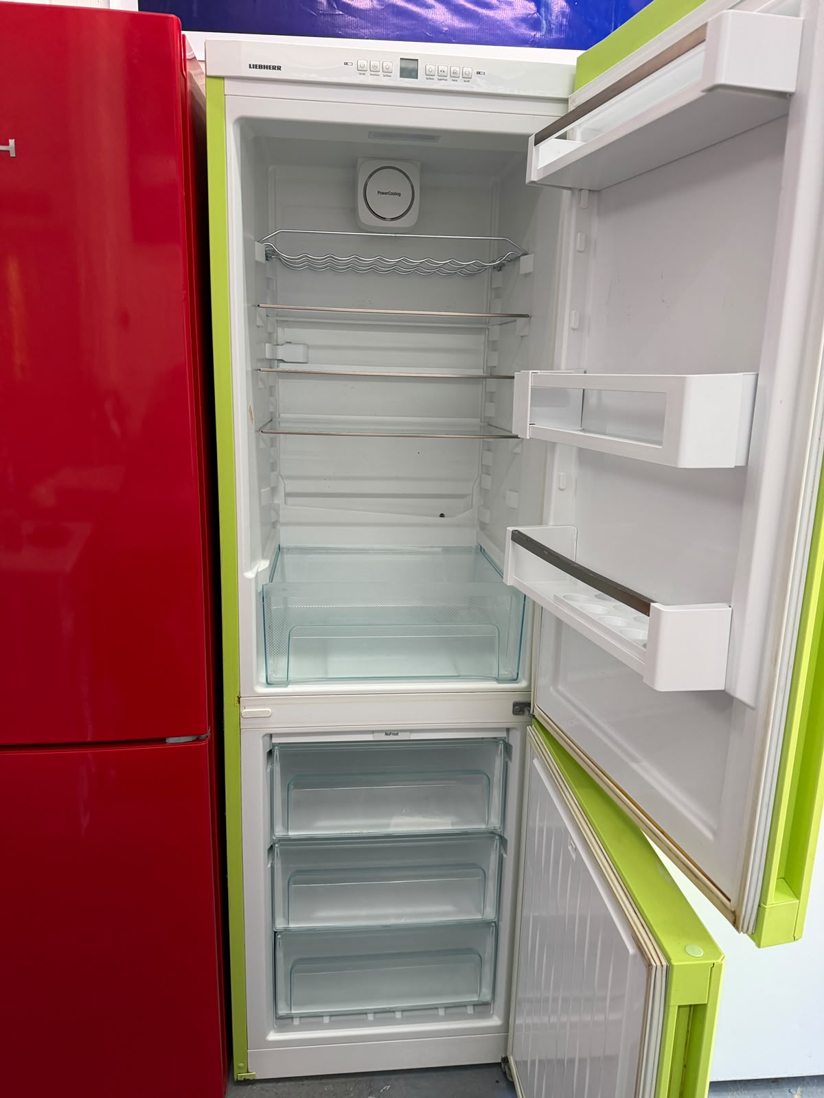 Refurbished Liebherr CNkw 4313 304 L 60/40 NoFrost Fridge Freezer – Kiwi Green