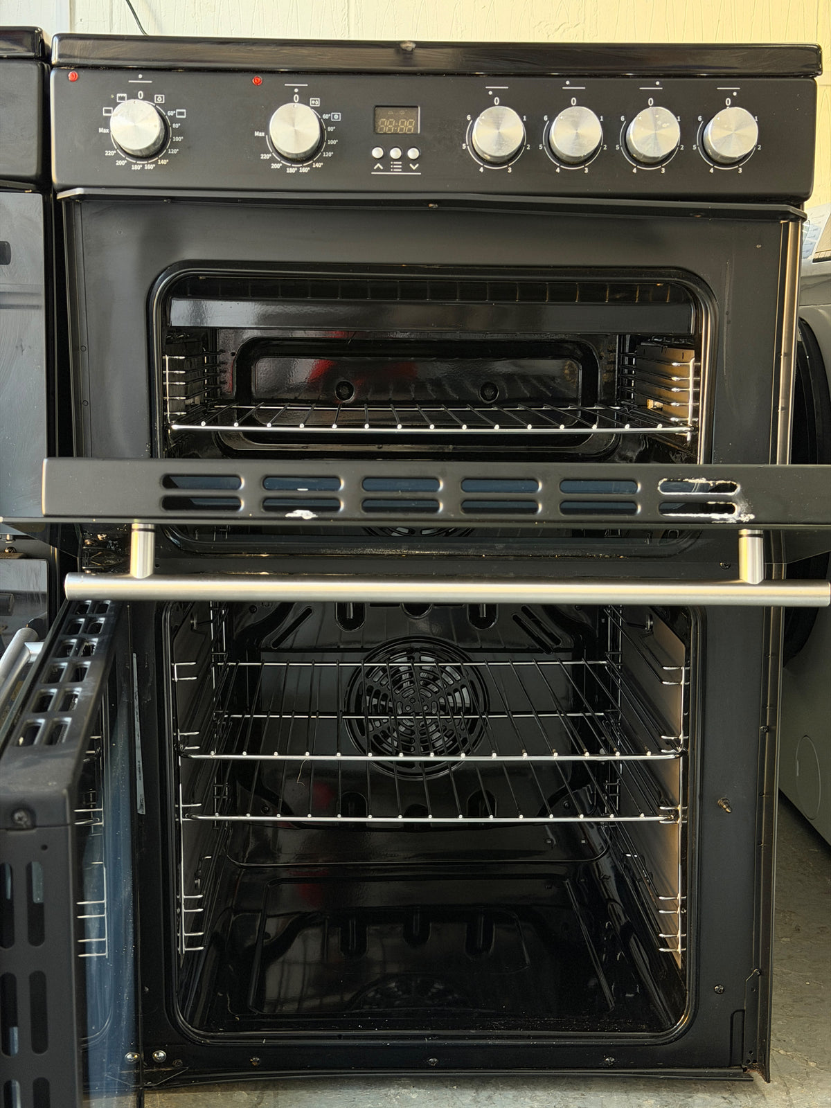 Hisense HDE3211BBUK 60cm Double Oven Electric Ceramic Cooker - Unused Grade B - Black