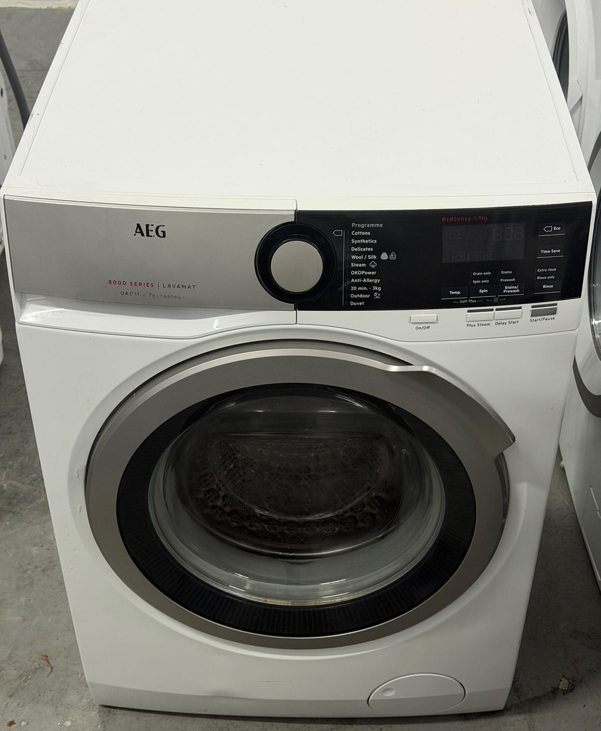 Refurbished AEG 8000 Series L8FEE965R 9kg 1600RPM ÖKOMix Washing Machine – White