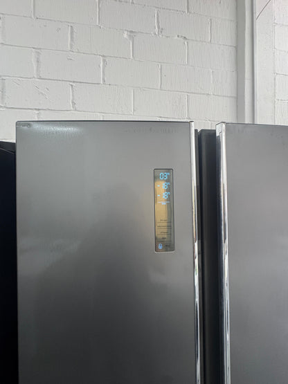 Refurbished Hisense American Style 4-Door Fridge Freezer – 556L Black | RQ689N4BD1