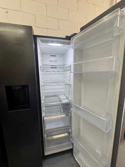 Refurbished Samsung American Style Fridge Freezer – 617L Black | RS68N8330B1