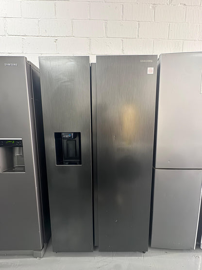 Refurbished Samsung American Style Fridge Freezer – 617L Black | RS68N8330B1