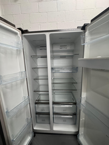 Refurbished Hisense 562L PureFlat American Style Fridge Freezer | RS741N4WC11