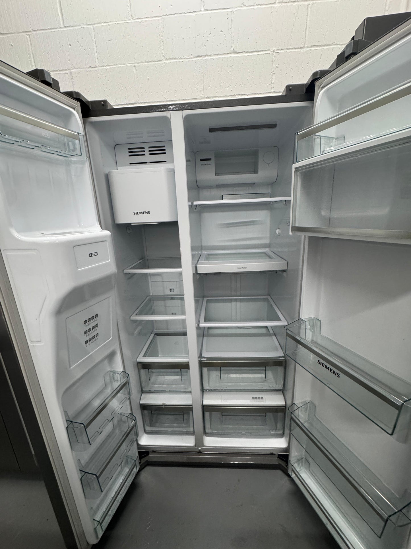 Refurbished Siemens American Style Fridge Freezer – 523L Stainless Steel | KA90IVI20G