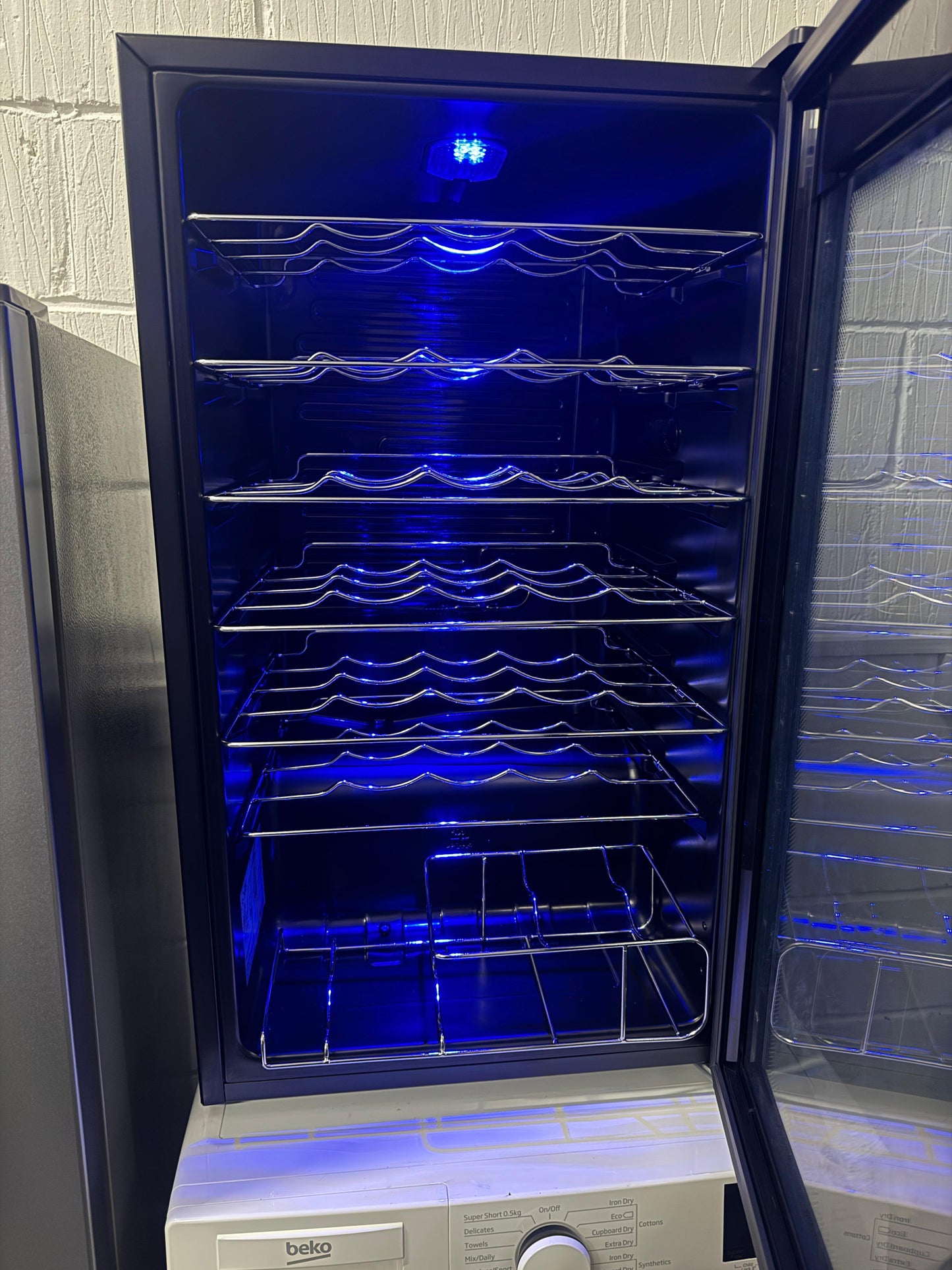 Logik 34-Bottle Wine Cooler – Grade A | LWC34B20