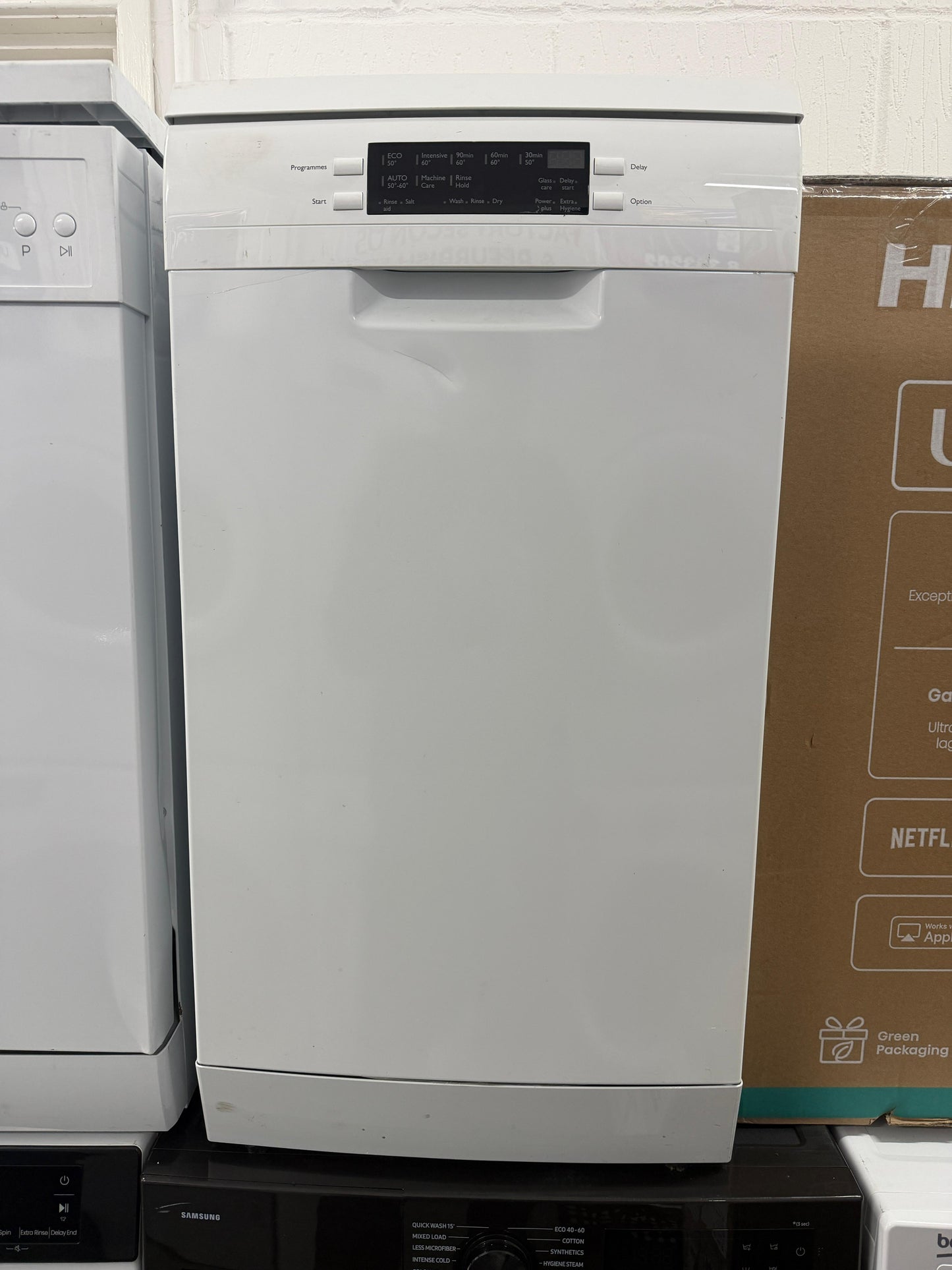 Refurbished Hisense HS661C60WUK Full-Size Dishwasher – White