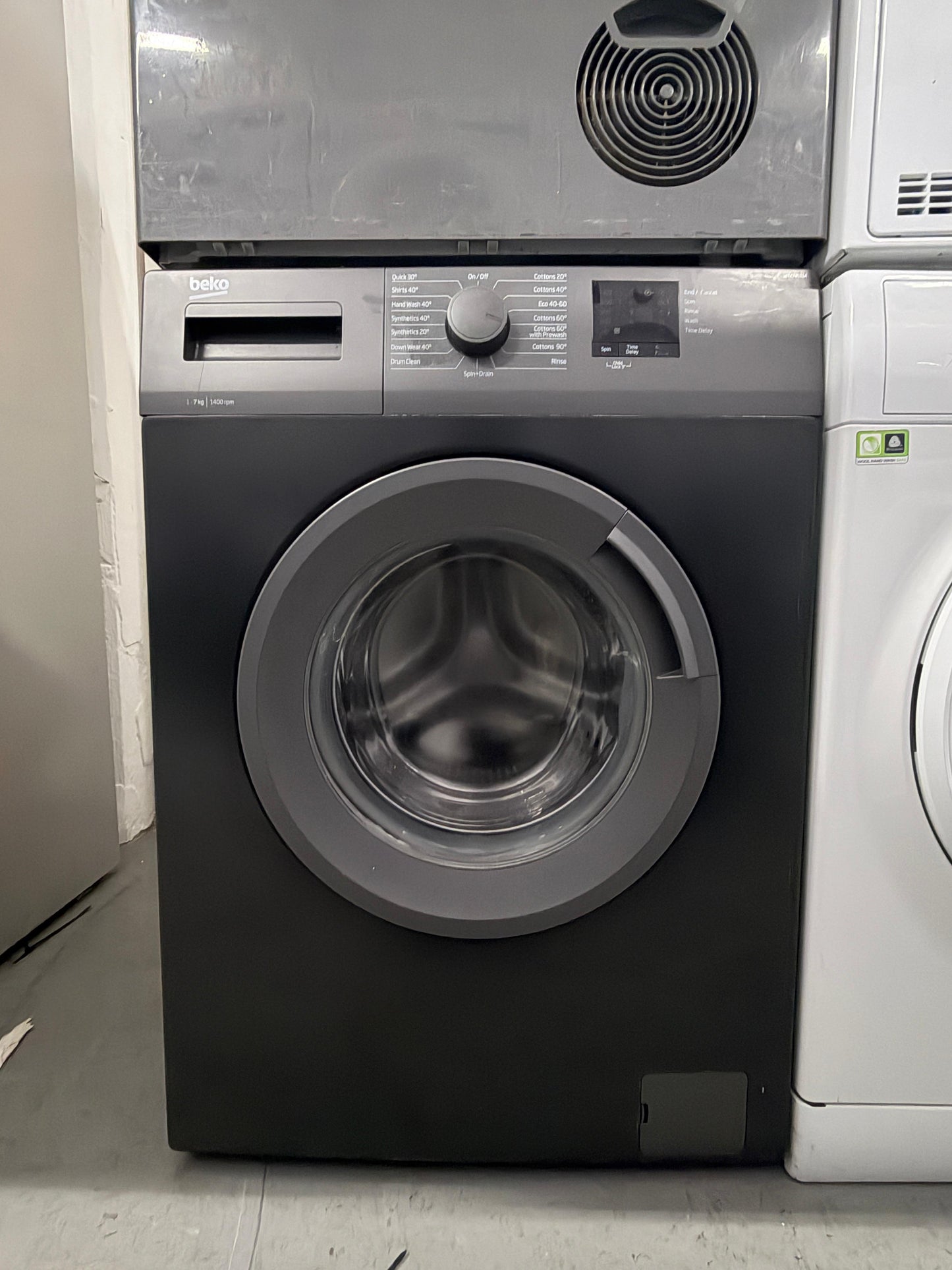 Refurbished Beko WTK74011A 7 kg 1400 rpm Washing Machine – Black