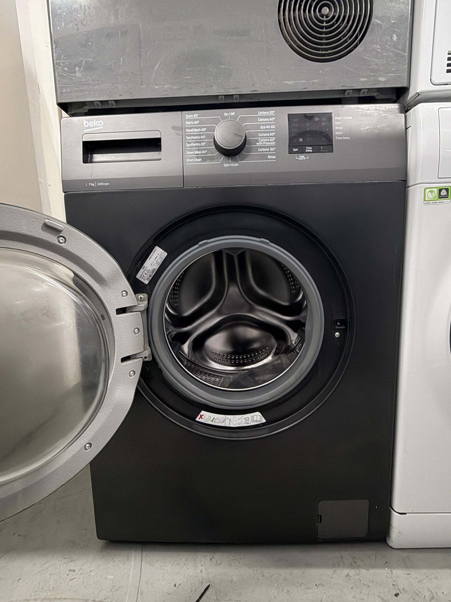 Refurbished Beko WTK74011A 7 kg 1400 rpm Washing Machine – Black