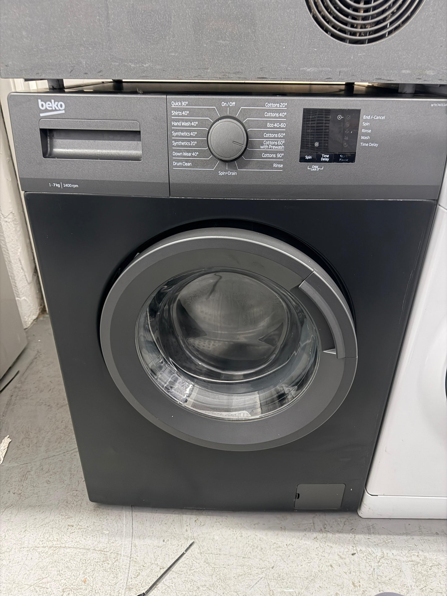 Refurbished Beko WTK74011A 7 kg 1400 rpm Washing Machine – Black