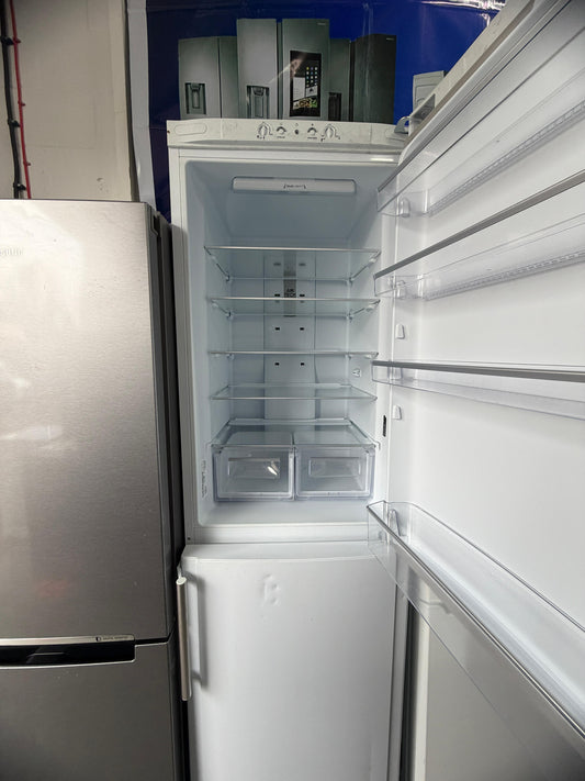 Refurbished Hotpoint ECOFL-2010 Freestanding Fridge Freezer – White