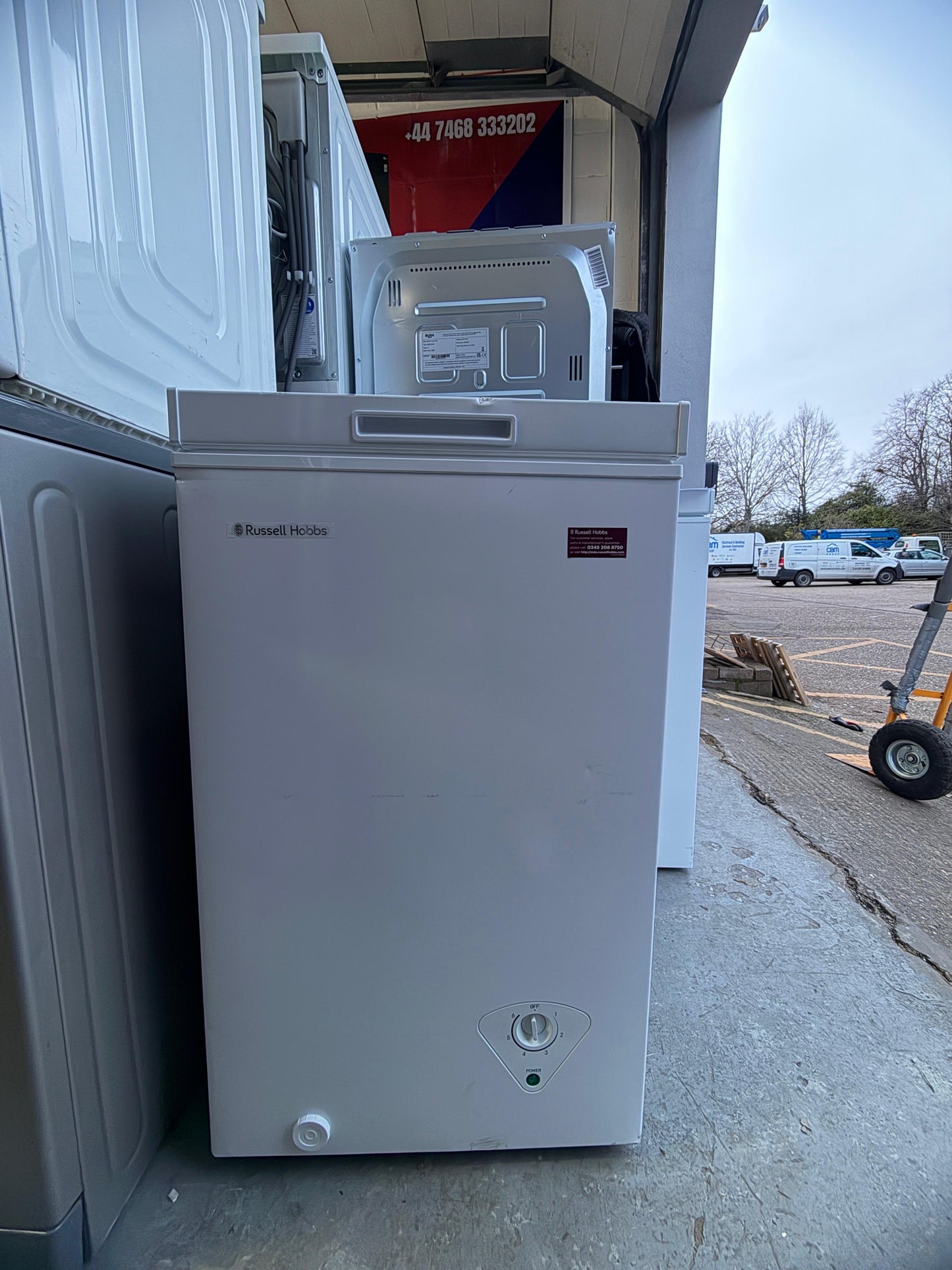 Refurbished Russell Hobbs RHCF60 60 L Chest Freezer – White