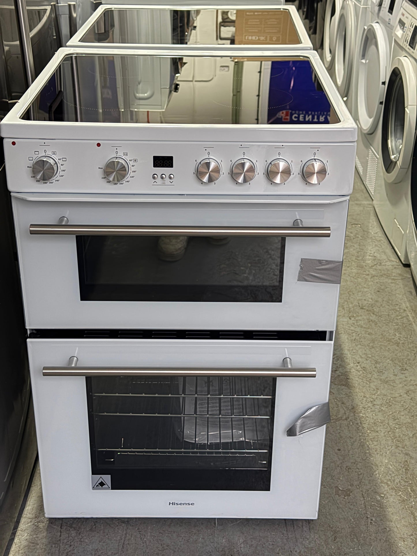 Hisense HDE3211BWUK 60cm Double Oven Electric Cooker – White – New Grade A
