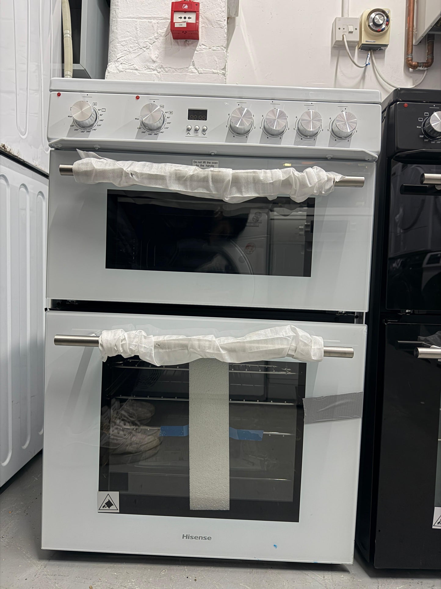 Hisense HDE3211BWUK 60cm Double Oven Electric Cooker – White – New Grade A