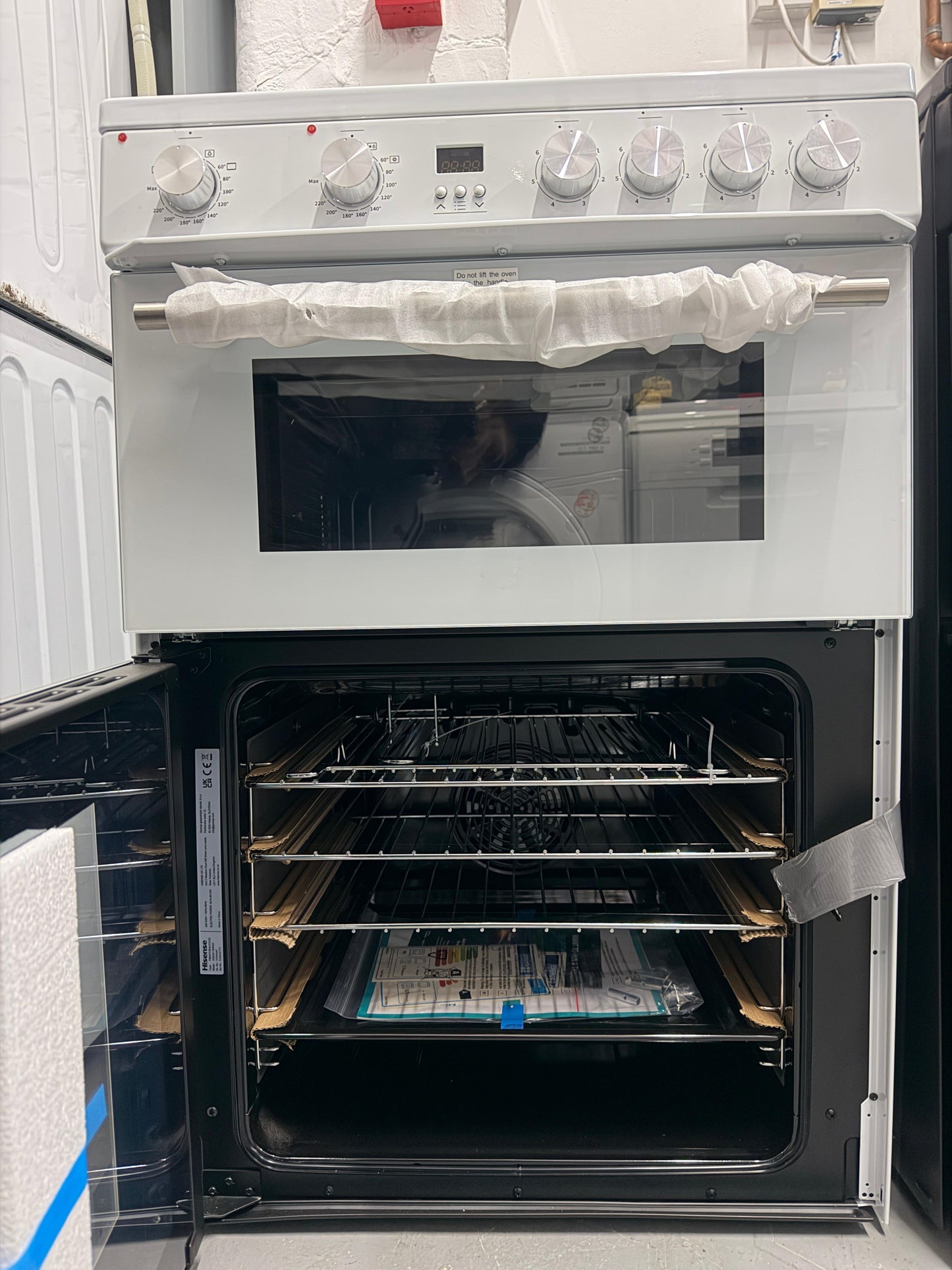 Hisense HDE3211BWUK 60cm Double Oven Electric Cooker – White – New Grade A