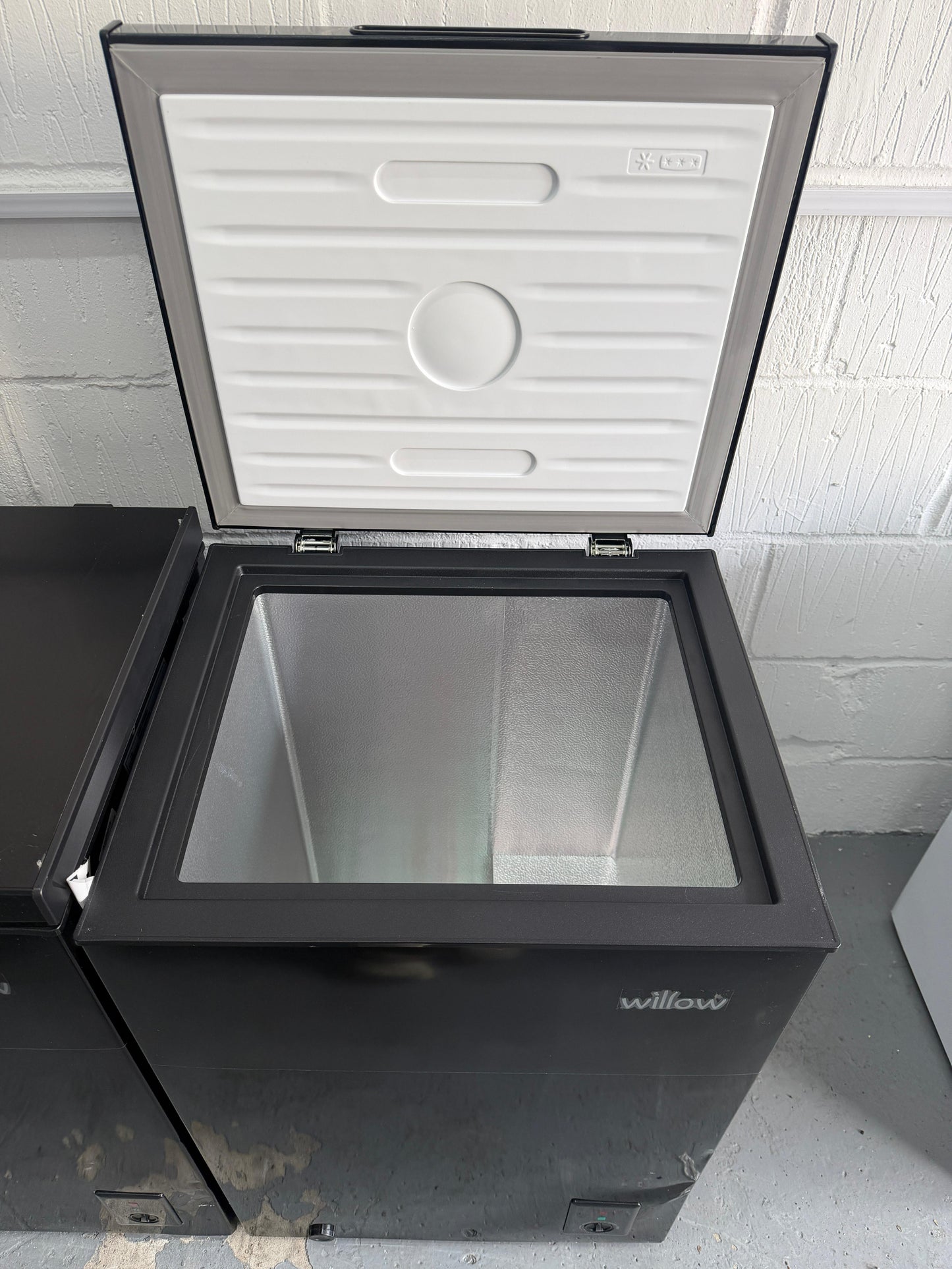 Willow W99CFB 99L Chest Freezer - Black - Unused Grade A
