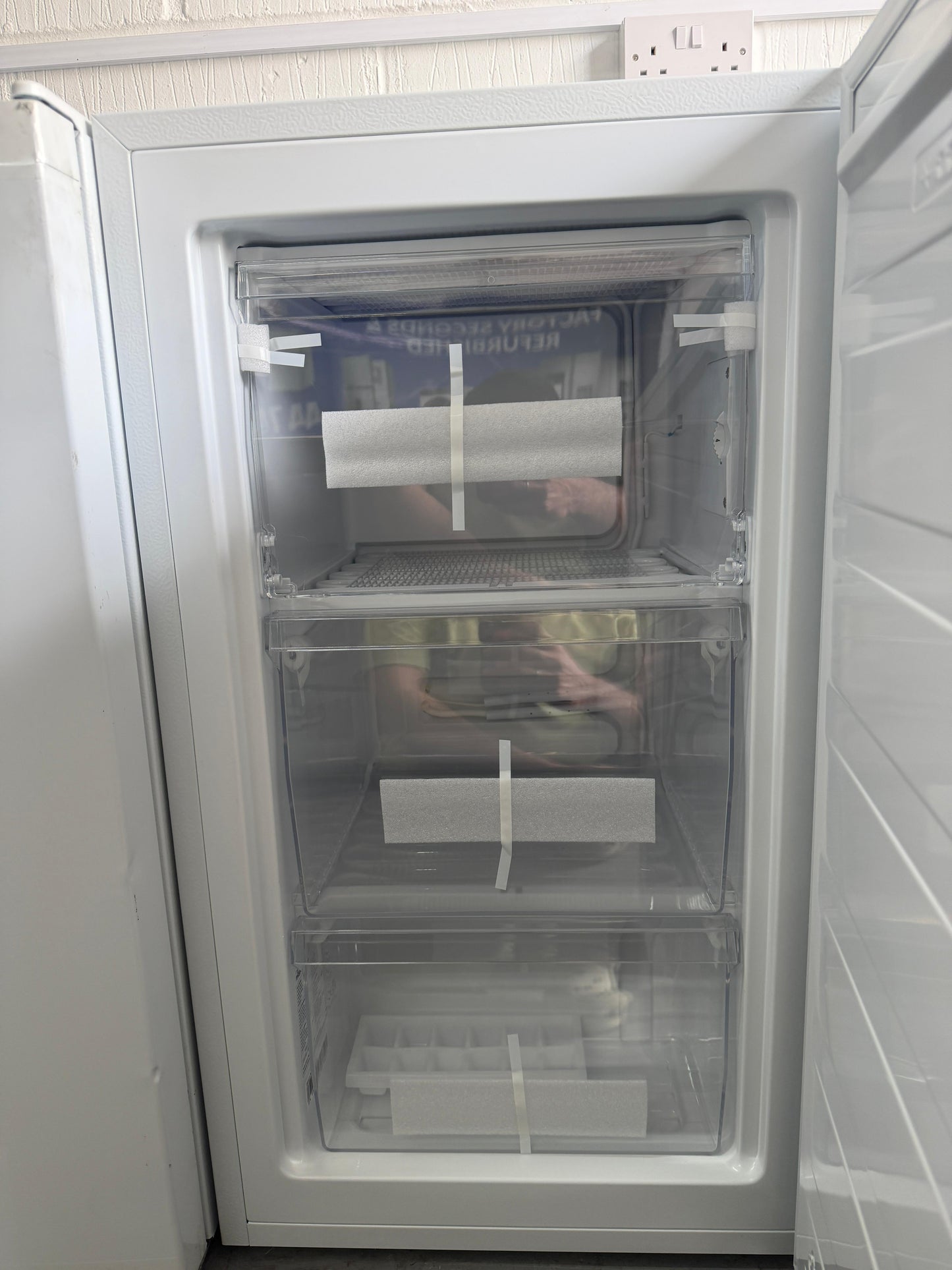 Fridgemaster MUZ4860E 61L Under Counter Freezer - White - Unused Grade A