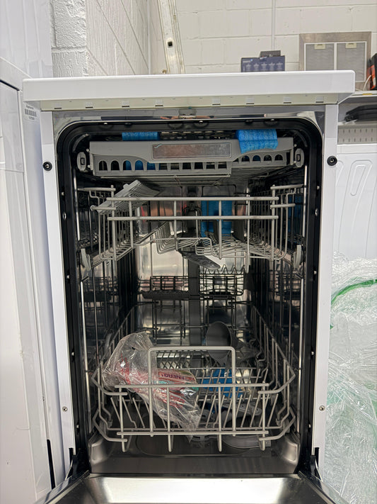 Hisense HS520E40WUK Slimline Freestanding Dishwasher - White - Unused Grade A
