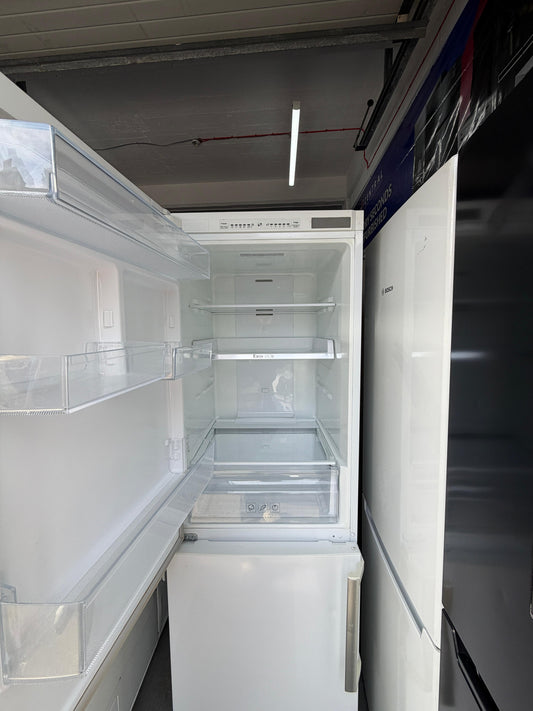 Refurbished Samsung RB29FSJNDWW 290 L 60/40 Frost Free Fridge Freezer - White
