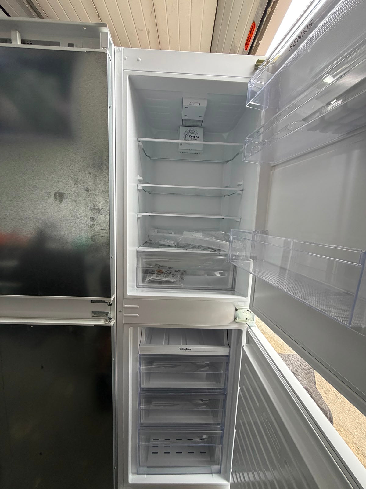 Sensis RFCMI0154EW 230 L Integrated 50/50 Frost Free Fridge Freezer - White - Unused Grade A