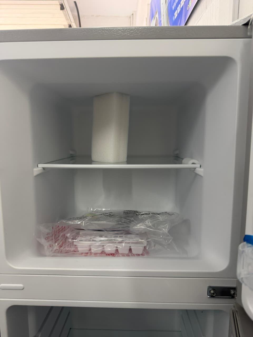 Willow WTM138S 138 L Frost Free Fridge Freezer - Silver - Unused Unit