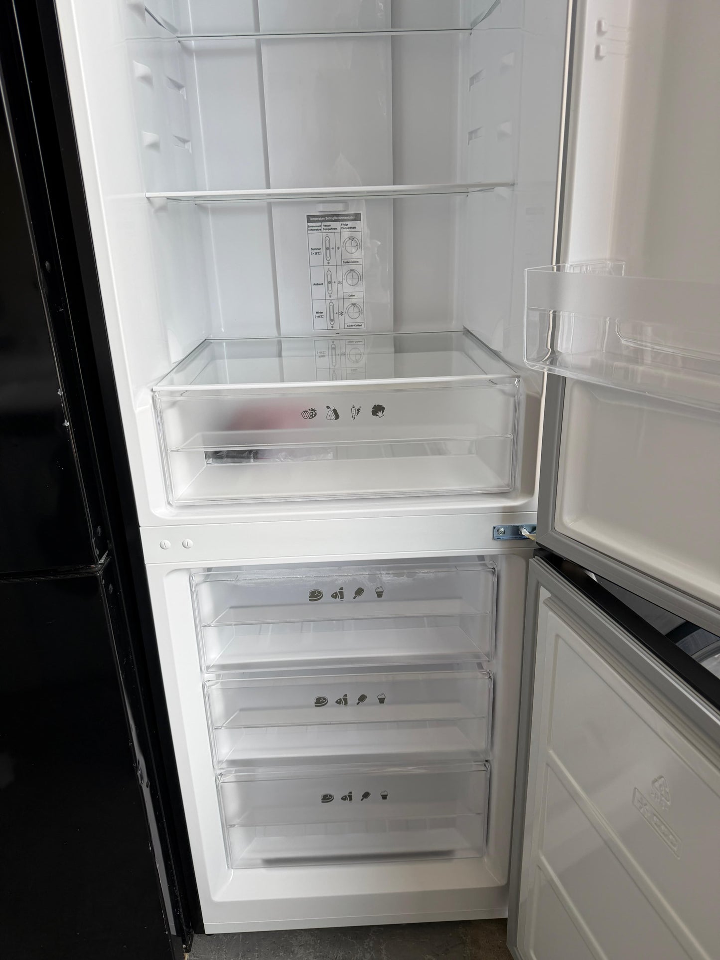Refurbished Russell Hobbs RH186FFFF60B/01 293L Frost Free Fridge Freezer – Black